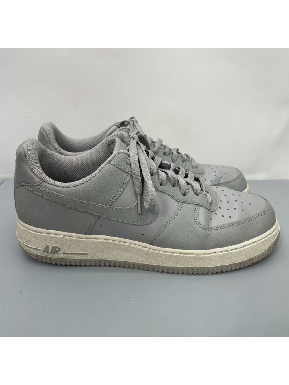 Nike Air Force 1 '07 Low Sneakers Shoes Athletic Retro Leather Gray Mens 12